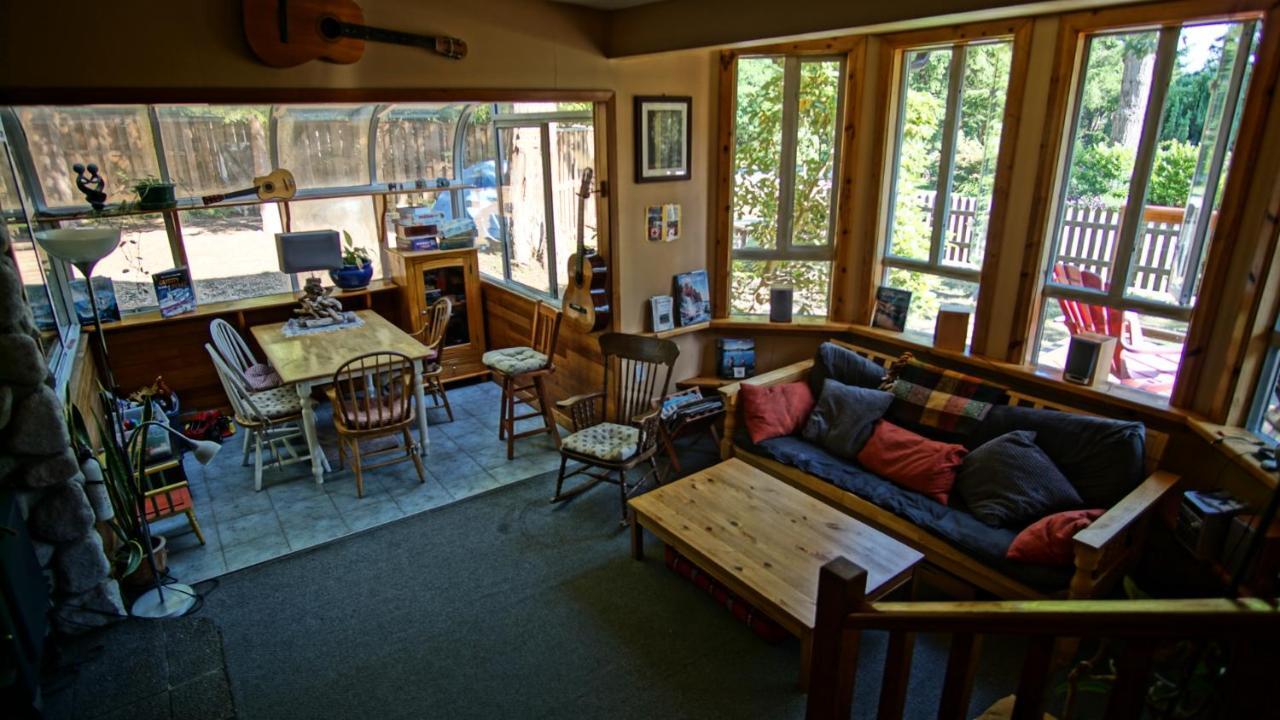 Up The Creek Backpacker'S Lodge Roberts Creek Exterior foto